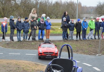 Bērnu autoskolas apmācību laukuma atklāšana Kūku pagastā
