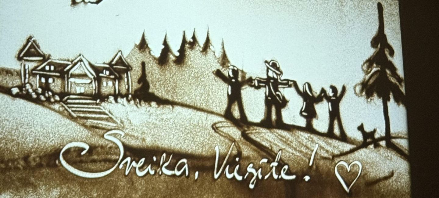 Viesītē aizvadīta radošā aktivitāte “Smilšu kino seanss”